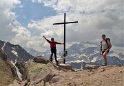 Laghi Gemelli, fiori, stambecchi e ancora neve (4giu21)